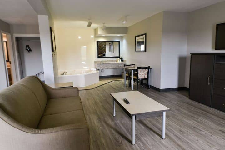 Room 6 of 13