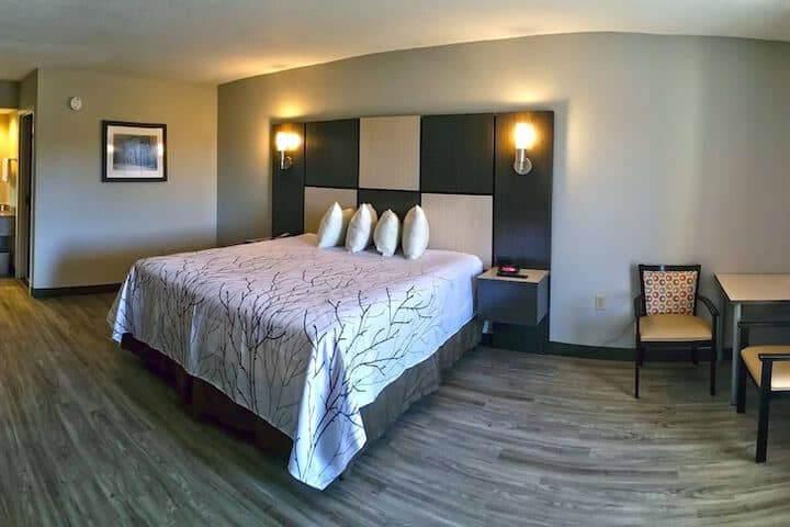 Room 9 of 13